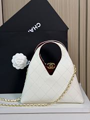 Fortok Chanel Métiers d’art 2026 Shopping Bag White 23x23x7cm - 1