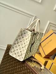 Fortok Louis Vuitton OnTheGo MM Bag Khaki Beige Monogram Empreinte Leather 35 x 27 x 14cm - 2