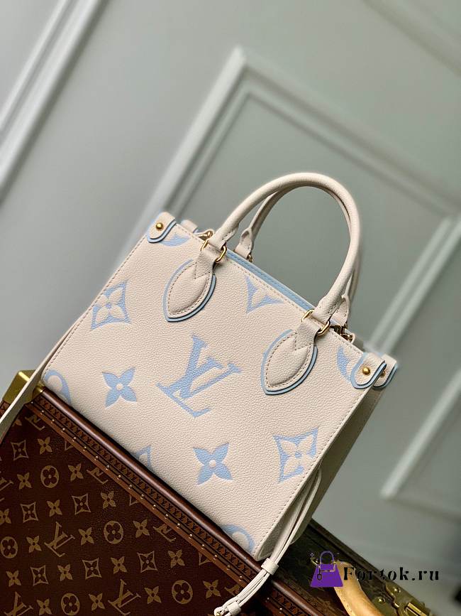 Fortok Louis Vuitton OnTheGo PM Latte and Candy Blue Monogram Empreinte Leather 25x19x11.5cm - 1