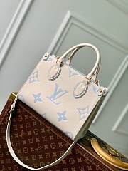 Fortok Louis Vuitton OnTheGo PM Latte and Candy Blue Monogram Empreinte Leather 25x19x11.5cm - 3