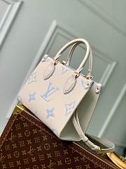 Fortok Louis Vuitton OnTheGo PM Latte and Candy Blue Monogram Empreinte Leather 25x19x11.5cm - 4
