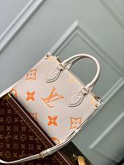 Fortok Louis Vuitton OnTheGo PM Latte and Peach Colorway Monogram Empreinte Leather 25x19x11.cm - 4