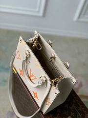 Fortok Louis Vuitton OnTheGo PM Latte and Peach Colorway Monogram Empreinte Leather 25x19x11.cm - 3