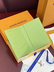 Fortok Louis Vuitton Passport Cover Green Monogram Canvas 10 x 14 x 2.5cm - 2