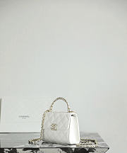 Fortok Chanel Clutch Chain Flap Bag AP3237 White Caviar 11.5x14.5x5.5cm  - 4