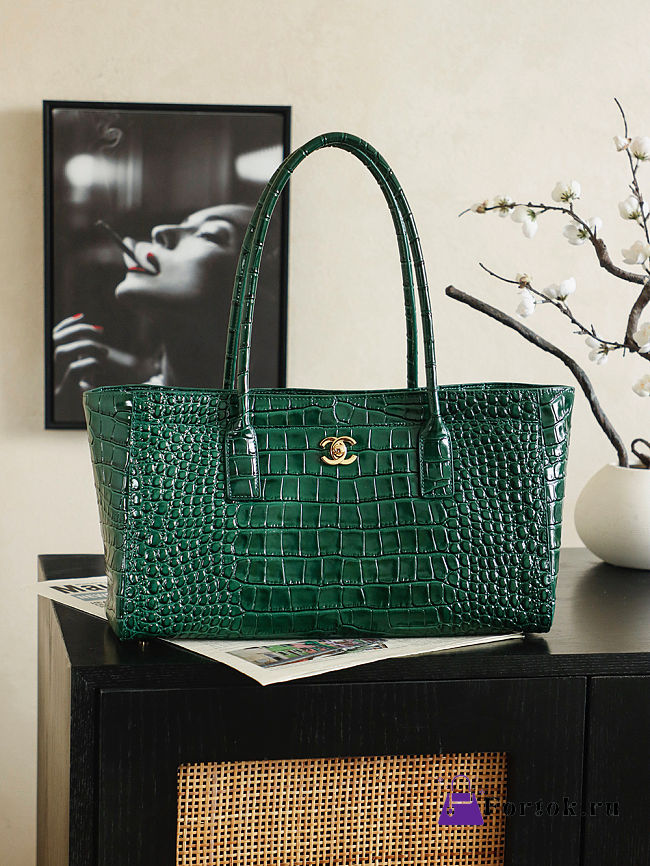 Fortok Chanel Small Shopping Tote Crocodile-embossed Calfskin Green 39×20×13cm - 1