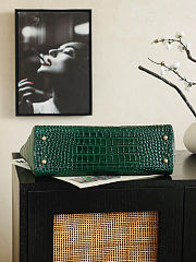 Fortok Chanel Small Shopping Tote Crocodile-embossed Calfskin Green 39×20×13cm - 3