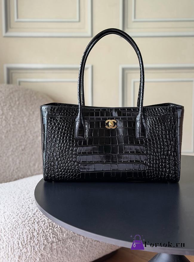 Fortok Chanel Small Shopping Tote Crocodile-embossed Calfskin Black 39×20×13cm - 1