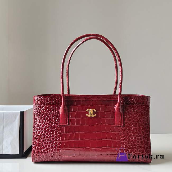 Fortok Chanel Small Shopping Tote Crocodile-embossed Calfskin Red 39×20×13cm - 1