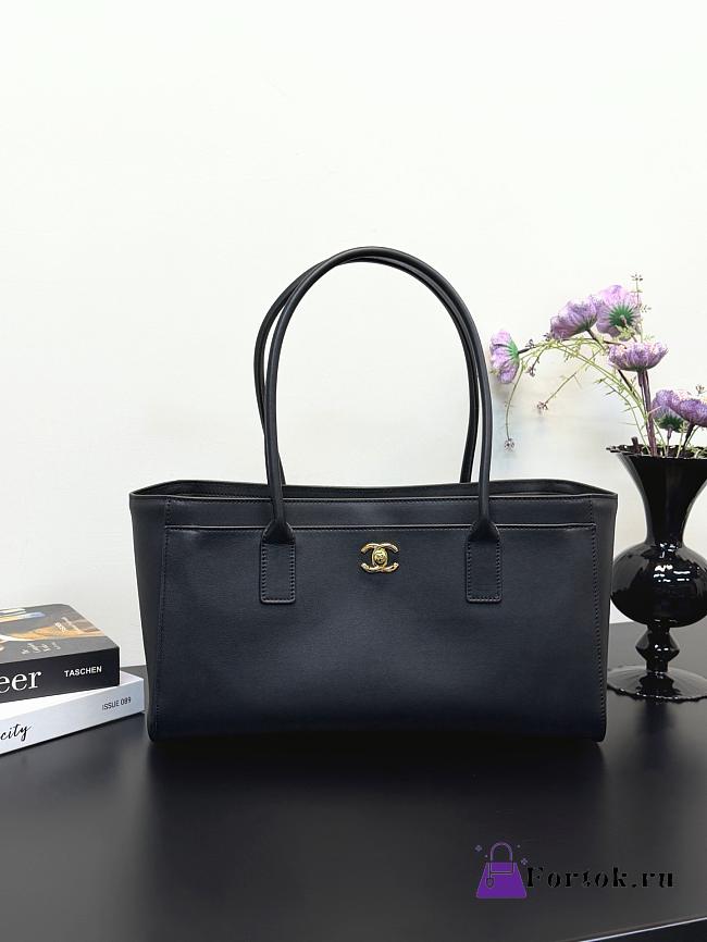 Fortok Chanel Small Cerf Shopping Bag Black Calfskin Black 34×13×20cm - 1