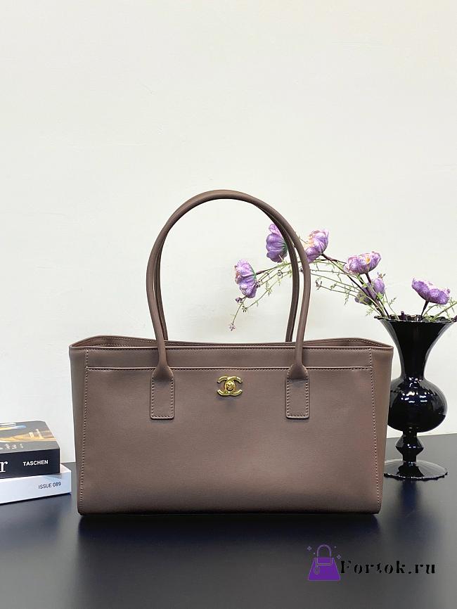 Fortok Chanel Small Cerf Shopping Bag Black Calfskin Brown 34×13×20cm - 1