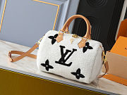 Fortok Louis Vuitton Speedy Bandoulière 25 Shearling Bag White 25x19x15cm - 1