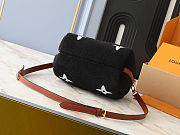 Fortok Louis Vuitton Speedy Bandoulière 25 Shearling Bag Black 25x19x15cm - 5
