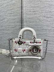 Fortok Dioramour Lady D-Joy Micro Bag White Cannage Lambskin Embroidered with Multicolor Doves & Roses Motif 16*5*9cm - 3