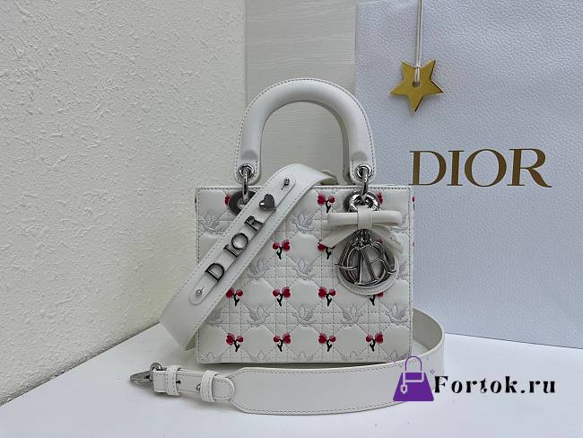 Fortok Dior Small Lady Dior Bag White Cannage Lambskin Embroidered with Multicolor Doves & Roses Motif 18 x 15 x 7 cm - 1