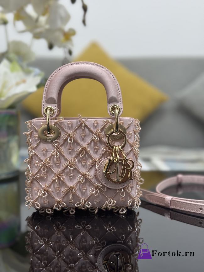 Fortok Dior Mini Lady Dior Bag Soft Pink Bead Embroidery 12 x 10.2 x 5cm - 1