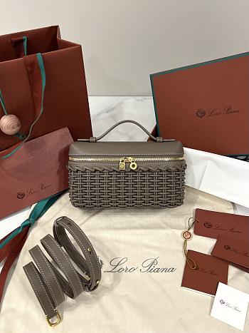 Fortok Loro Piana Extra Pocket L19 East-West Wicker Rattan Taupe 19 x 12 x 7 cm 