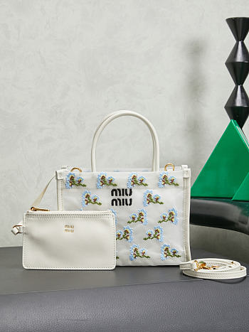 Fortok Miu Miu Embroidered Mesh Tote Bag White 19.5 X 14 X 9 cm