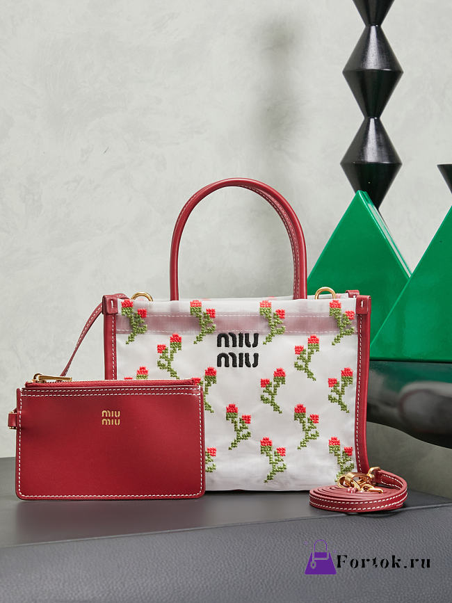 Fortok Miu Miu Embroidered Mesh Tote Bag Cherry Red 19.5 X 14 X 9 cm - 1