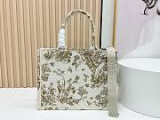 Fortok Dior Dioriviera Medium Dior Book Tote with Strap Beige Toile de Jouy Floral Garden Embroidery 36 x 27.5 x 16.5 cm - 6