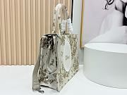 Fortok Dior Dioriviera Medium Dior Book Tote with Strap Beige Toile de Jouy Floral Garden Embroidery 36 x 27.5 x 16.5 cm - 2