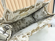 Fortok Dior Dioriviera Small Dior Book Tote with Strap Beige Toile de Jouy Floral Garden Embroidery 26.5 x 22 x 14 cm - 2
