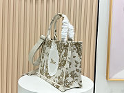 Fortok Dior Dioriviera Small Dior Book Tote with Strap Beige Toile de Jouy Floral Garden Embroidery 26.5 x 22 x 14 cm - 4