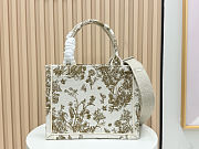 Fortok Dior Dioriviera Small Dior Book Tote with Strap Beige Toile de Jouy Floral Garden Embroidery 26.5 x 22 x 14 cm - 6