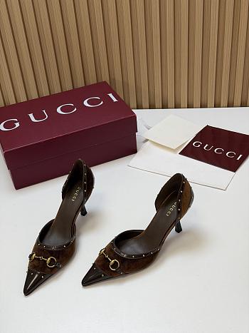 Fortok Gucci Savoy Pump Pink Horsebit d'Orsay Silhouette Velvet Brown 7.5cm
