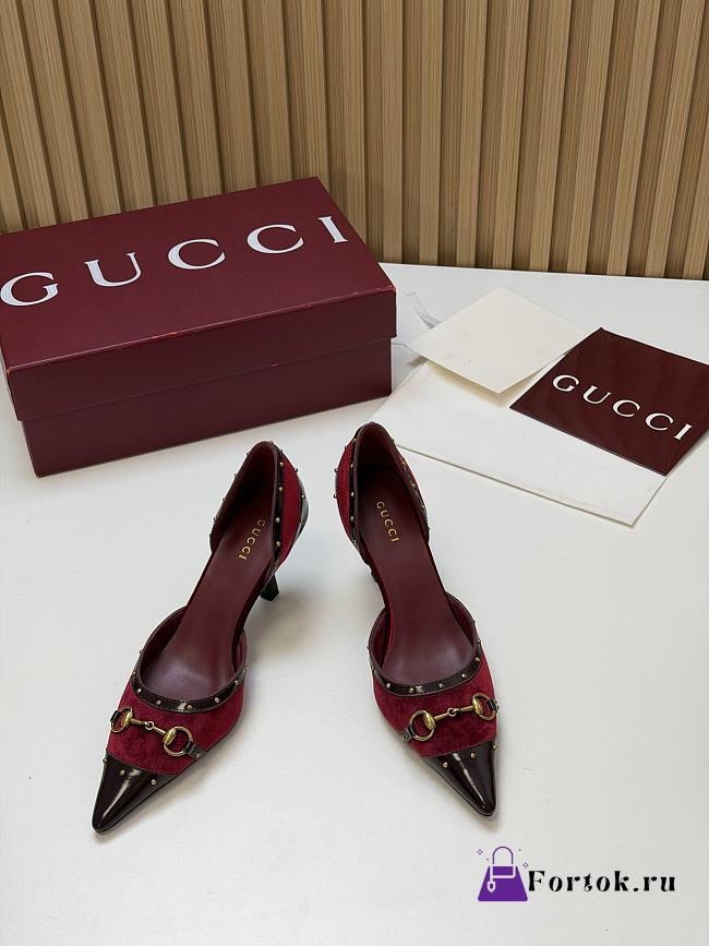Fortok Gucci Savoy Pump Pink Horsebit d'Orsay Silhouette Velvet Burgundy 7.5cm - 1