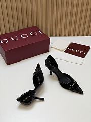 Fortok Gucci Savoy Pump Pink Horsebit d'Orsay Silhouette Velvet Black 7.5cm - 3