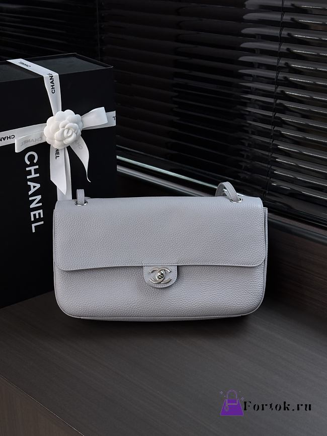 Fortok Chanel Maxi Flap Bag Grey Silver Hardware 19.5x32x10cm - 1