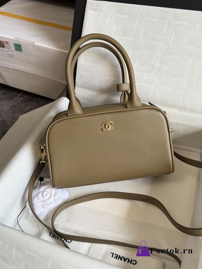Fortok Chanel Large Bowling Bag Khaki 20.5x11.5x9cm  - 1