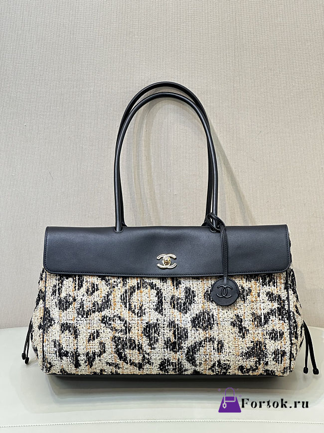 Fortok Chanel Urban Essentials Shopping Bag Striking Leopard-patterned Tweed 38x 22 x 16cm - 1