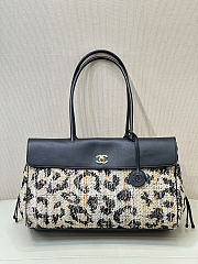 Fortok Chanel Urban Essentials Shopping Bag Striking Leopard-patterned Tweed 38x 22 x 16cm - 1