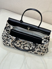 Fortok Chanel Urban Essentials Shopping Bag Striking Leopard-patterned Tweed 38x 22 x 16cm - 6