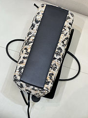 Fortok Chanel Urban Essentials Shopping Bag Striking Leopard-patterned Tweed 38x 22 x 16cm - 5