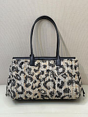 Fortok Chanel Urban Essentials Shopping Bag Striking Leopard-patterned Tweed 38x 22 x 16cm - 2