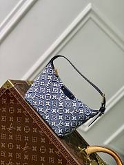 Fortok Louis Vuitton Hills Pochette Blue Monogram Denim 18.5 x 11 x 6.5cm - 1