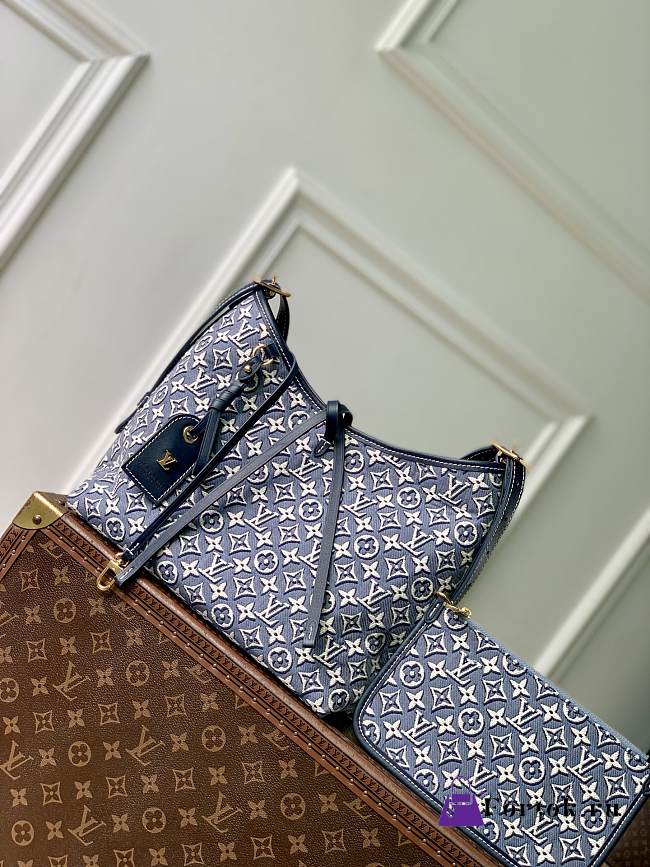 Fortok Louis Vuitton CarryAll Cargo PM Blue Monogram 29 x 24 x 12cm - 1