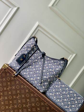 Fortok Louis Vuitton CarryAll Cargo PM Blue Monogram 29 x 24 x 12cm