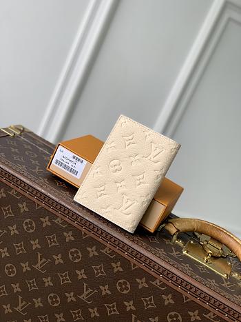 Fortok Louis Vuitton Passport Cover Poplar 10 x 14 x 2.5cm