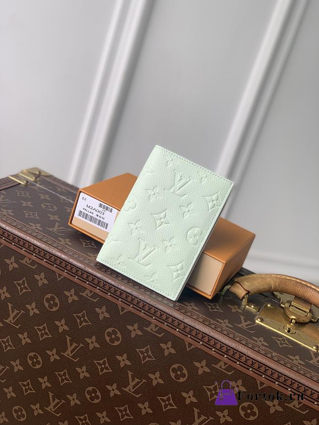 Fortok Louis Vuitton Passport Cover Green 10 x 14 x 2.5cm - 1