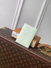 Fortok Louis Vuitton Passport Cover Green 10 x 14 x 2.5cm - 1