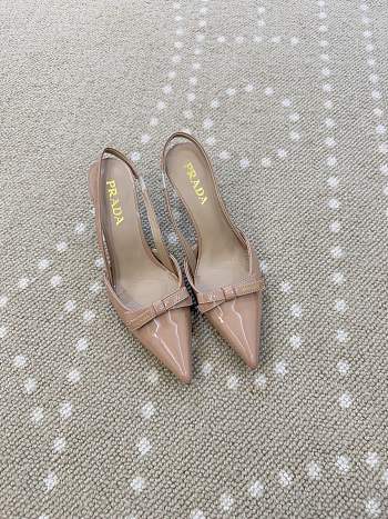 Fortok Prada Slingback Pumps Pointed Toe Bow Patent Leather Beige 8.5cm