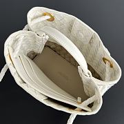 Fortok Bottega Veneta Small Andiamo Bag Two-tone White/Beige 25x20x10cm - 4
